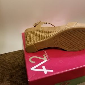 AEROSOLES Shoes - Aerosoles Nude Wedge Sandals Size 11 AEROSOLES Shoes - Aerosoles Nude Wedge Sandals Size 11